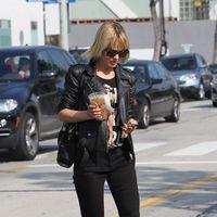 Mena Suvari departs Urth Caffe on Melrose Avenue | Picture 107073